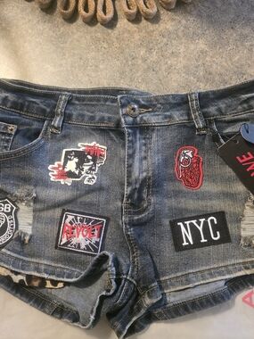 ROMWE Leopard-Lined Dark Wash Denim Shorts